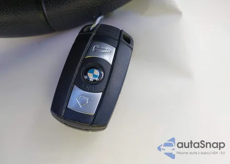 2013 BMW X1 xDrive28I z USA, uszkodzony, nr VIN WBAVL1C53DVR85359